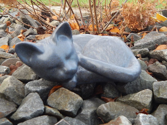 Tierform -Katze in blau/grau : 0,60 ltr. = 180,00 €