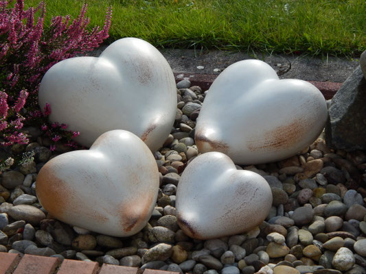 Herzform ohne Pfötchenspur in creme: 0,45 ltr. = 125,00 €, 1,00 ltr. = 170,00 €, 2,00 ltr. = 220,00 € 