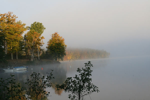 Der Helgasee im Morgendunst