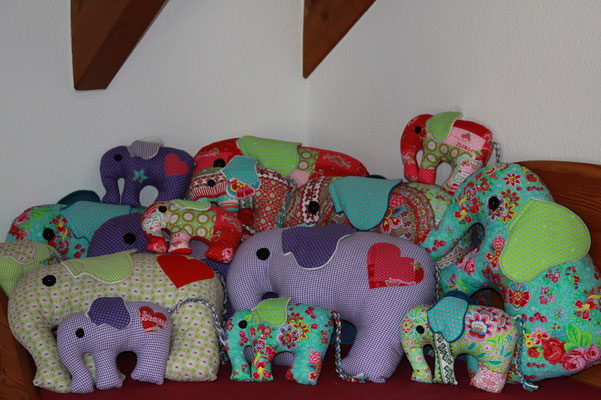 Elefant zu verschenken, zu Kuscheln und als Wohnaccessoires