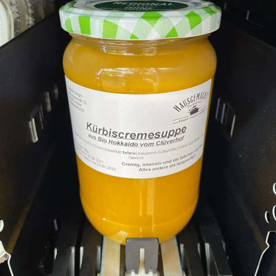 Foto von einem Glas mit Kürbissuppe in der Genussbox Verden | Seliger HAUSGEMACHT