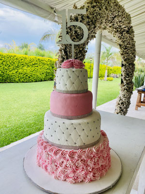 PASTEL PARA 15 AÑOS