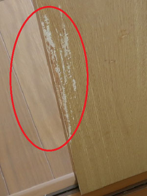 ペットによるドアの傷