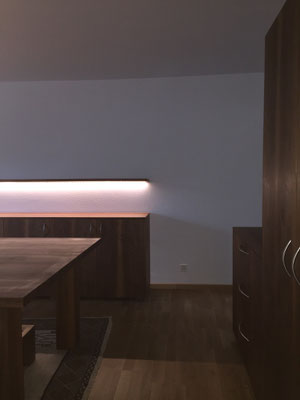 Sideboard Nussbaum mit Beleuchtung - Zürich