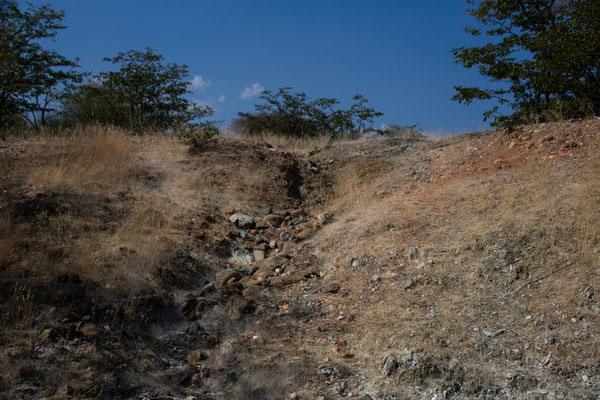 steile Ab- und Auffahrten im dry riverbed