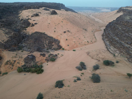 Zufahrt zum Pass Tifoujar (Oued  Aguenjob). 