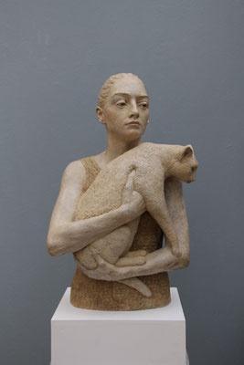 > Frau mit Katze <  2015  ,  Maße:  68 / 42 / 32 cm