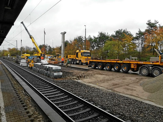 Gleisarbeitsfahrzeug in Neulussheim (neuer Treppenaufstieg)