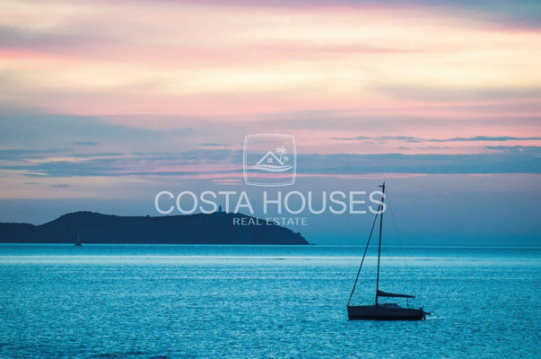 Mansion de Lujo frente al Mar en IBIZA · COSTA HOUSES Luxury Villas S.L | Exclusive Real Estate ® · www.costa-houses.com 