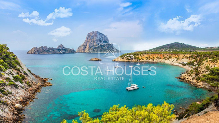 Mansion de Lujo frente al Mar en IBIZA · COSTA HOUSES Luxury Villas S.L | Exclusive Real Estate ® · www.costa-houses.com 
