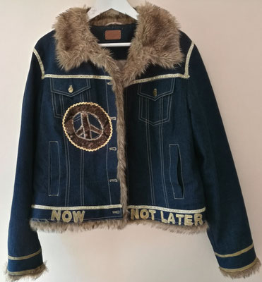 Modell 27, "be human - be different"