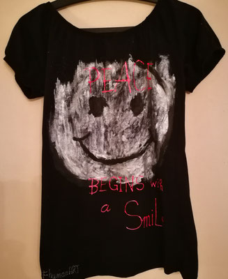 Shirt, "Peace begins with a smile", Gr. S