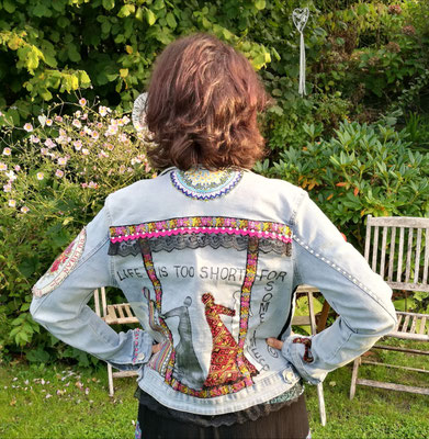Jeansjacke, "life is too short for sometimes"