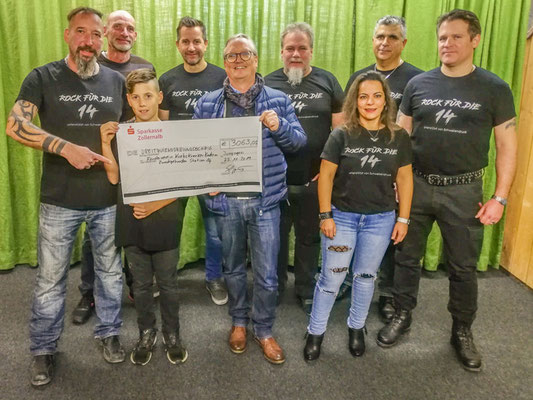 Große-Spende-mit-Rock-für-die-14