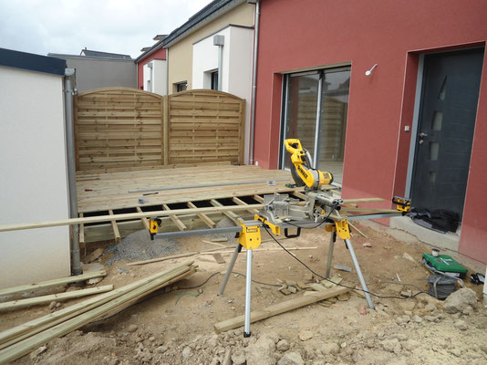 Réf TPV Terrasse bois en cours de pose