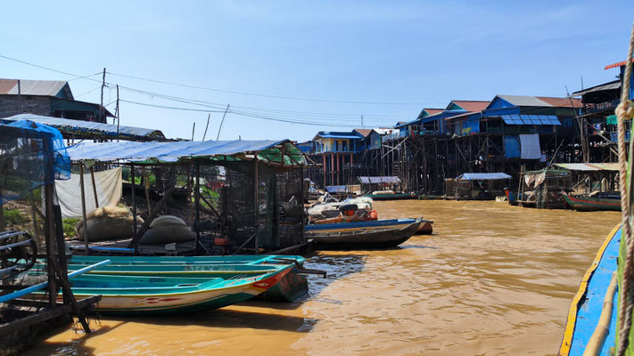 am Tonel-Sap-Fluss im Dorf Kampong Phluk