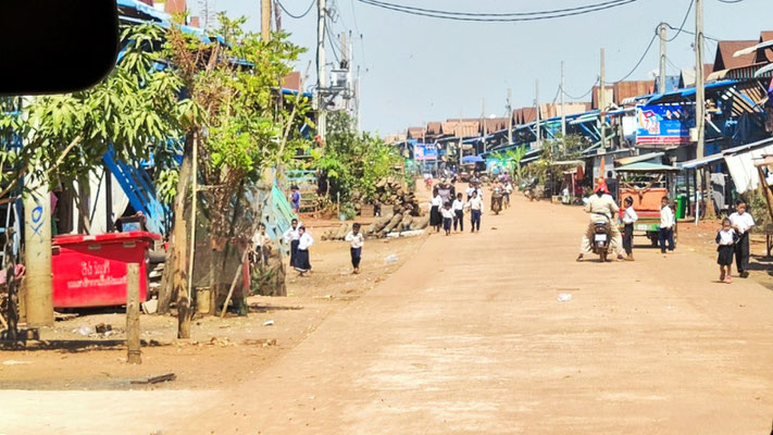 am Tonel-Sap-Fluss im Dorf Kampong Phluk