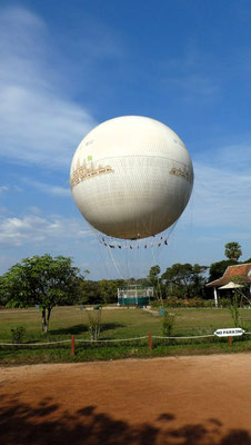 eine Balonfahrt hoch über Angkor Wat