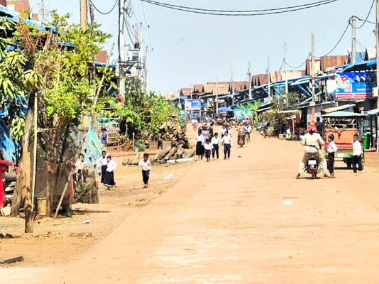 am Tonel-Sap-Fluss im Dorf Kampong Phluk