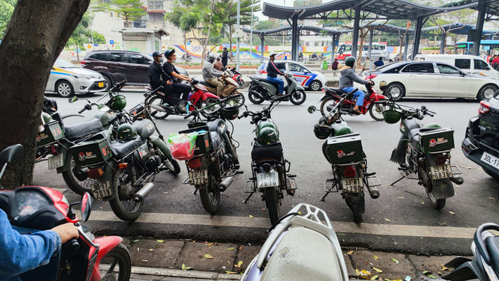 auf einer rasanten Moped-Tour durch Hanoi