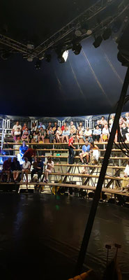 Abends im "Phare, The Cambodian Circus"