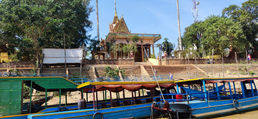 am Tonel-Sap-Fluss im Dorf Kampong Phluk