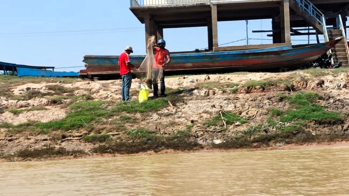 am Tonel-Sap-Fluss im Dorf Kampong Phluk