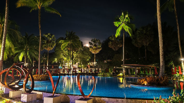 Ramada Resort by Wyndham bei Nacht