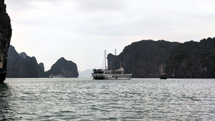 durch die Halong-Bucht