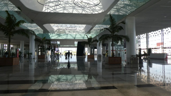 im neuen Bahnhof "Gare Rabat Agdal"...  2018