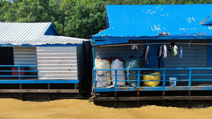 am Tonel-Sap-Fluss im Dorf Kampong Phluk