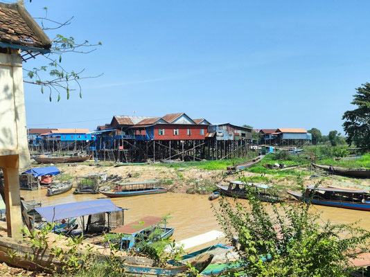 am Tonel-Sap-Fluss im Dorf Kampong Phluk