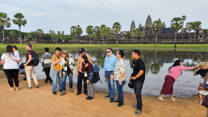 aber tausende andere Menschen waren auch in Angkor Wat