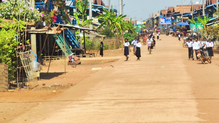 am Tonel-Sap-Fluss im Dorf Kampong Phluk