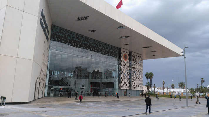 Der neue Bahnhof "Gare Rabat Agdal" von außen...  2018