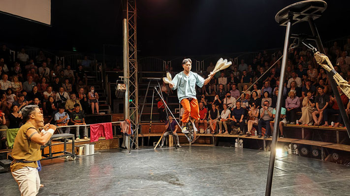 Abends im "Phare, The Cambodian Circus"