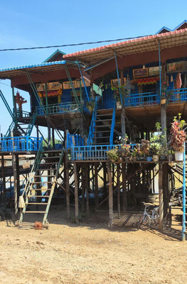 am Tonel-Sap-Fluss im Dorf Kampong Phluk