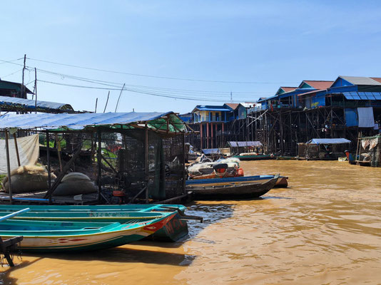 am Tonel-Sap-Fluss im Dorf Kampong Phluk