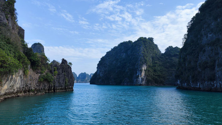 durch die Halong-Bucht