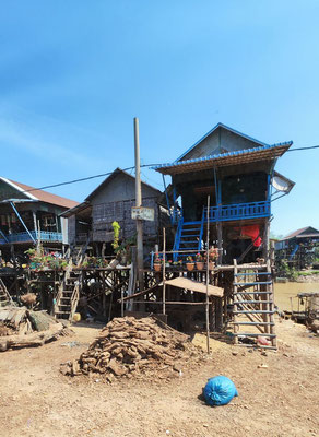 am Tonel-Sap-Fluss im Dorf Kampong Phluk