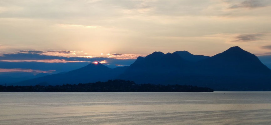 Sonnenaufgang über dem Lago Maggiore - vom Hotel Splendid aus fotografiert - Baveno