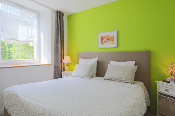 chambre verte et grise