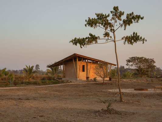 basehabitat Kunstuniversität linz. baan doi guesthouse Thailand. earthern ecological clay architecture.