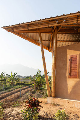 basehabitat Kunstuniversität linz. baan doi guesthouse Thailand. earthern ecological clay architecture.
