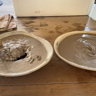12月19日に３鉢作った白化粧泥(粘土入り)を滑らかになるまでかき混ぜる　左：前　右：後