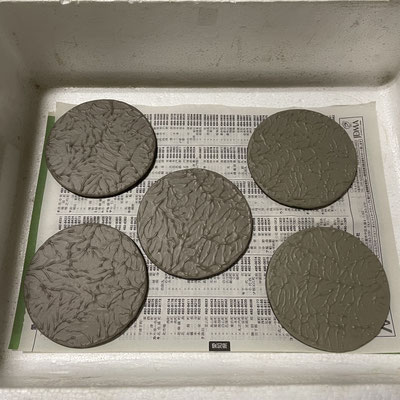 12/2　表面に色化粧泥と白化粧泥を塗る