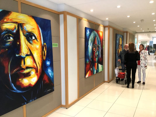 Acrylbilder des Künstlers Bernd Lehmann in der Deutschen Bank