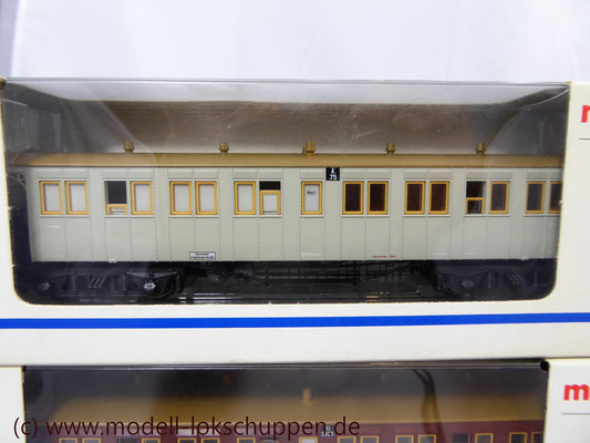 Württemberger Personenzug: Tenderlok T5 und 7 Plattformwagen.  Königlich Württembergischen Staatseisenbahnen (K.W.St.E.).