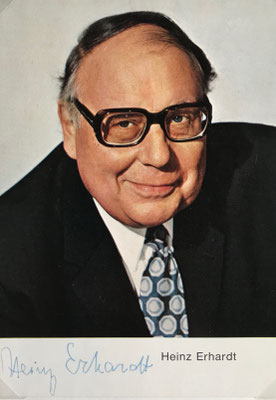 Heinz Erhardt, signierte Fackelträger Autogrammkarte (nach Schlaganfall)