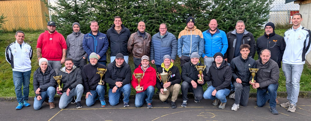 Pokalgewinner mit Sektionsleiter Alexander Dorn und Schiedsrichter Georg Blauensteiner
